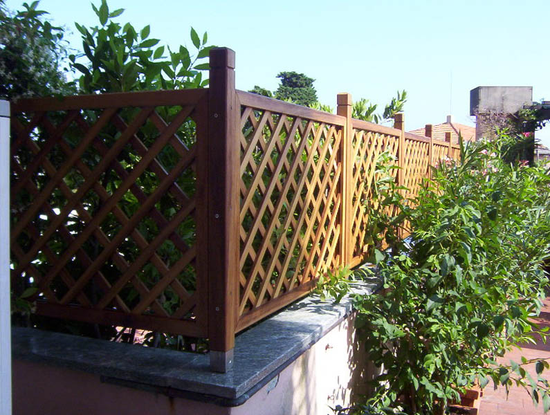 Grigliati in legno per balcone - Grigliati per giardino